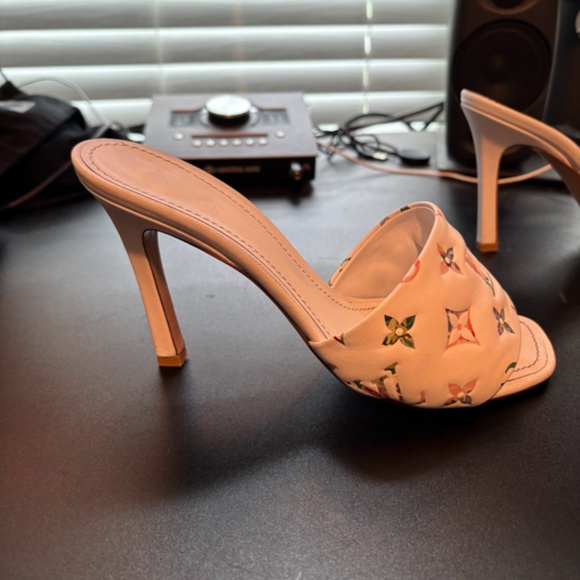 LOUIS VUITTON Revival Mule Blanc - Picture 6 of 10